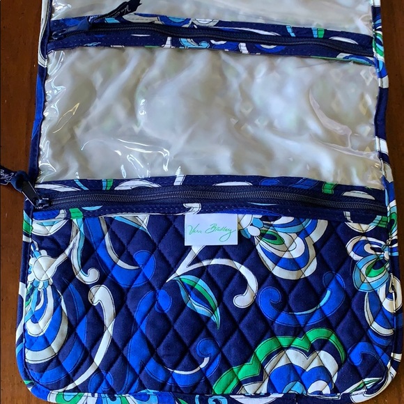 Vera Bradley 4 zippered pocket organizer NWT❣️ - Picture 7 of 7